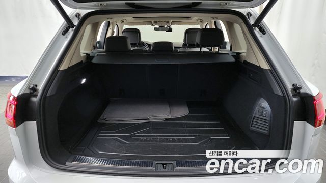 Volkswagen Touareg 2023 — photo 20
