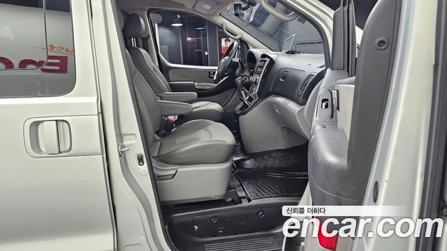 Hyundai Starex 2010 — photo 11