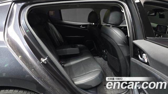 Kia Stinger 2018 — photo 12