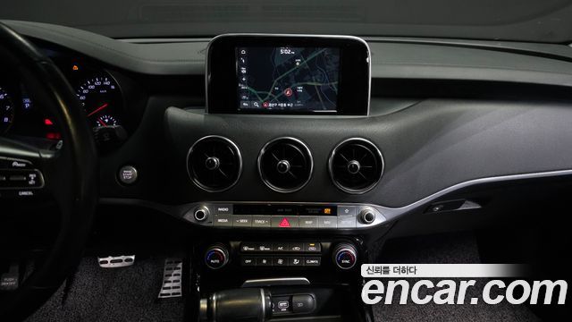 Kia Stinger 2018 — photo 14