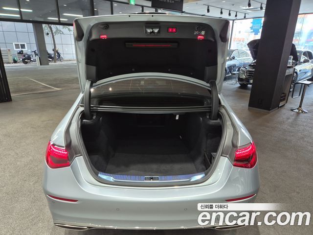 Mercedes-Benz S-Class 2025 — photo 15