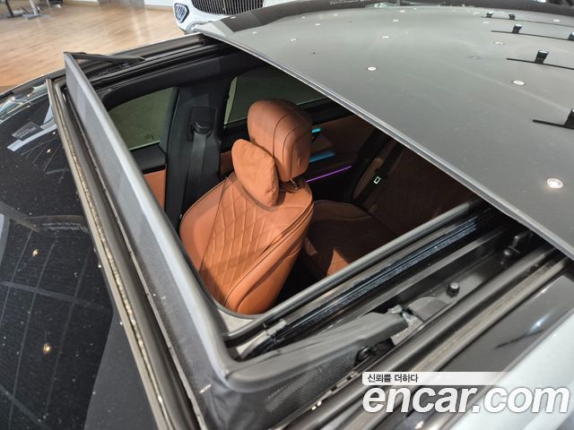 Mercedes-Benz S-Class 2025 — photo 18