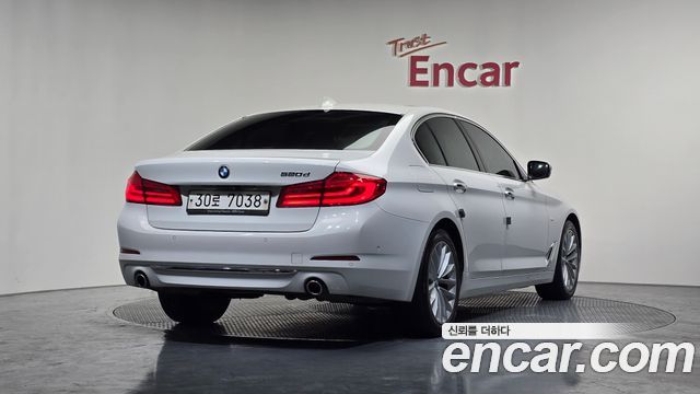 BMW 5-Series 2018 — photo 2