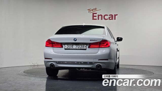 BMW 5-Series 2018 — photo 4