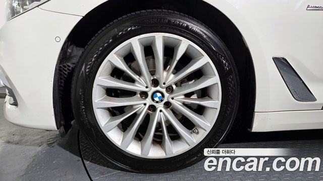BMW 5-Series 2018 — photo 5