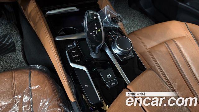 BMW 5-Series 2018 — photo 9