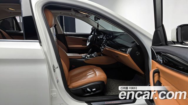 BMW 5-Series 2018 — photo 11