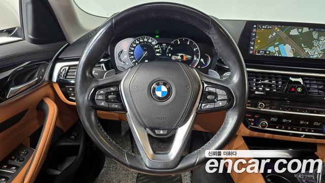 BMW 5-Series 2018 — photo 13