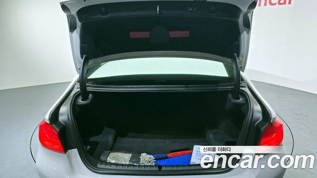 BMW 5-Series 2018 — photo 20