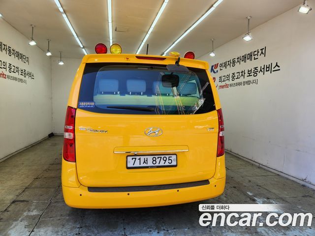 Hyundai Starex 2017 — photo 13