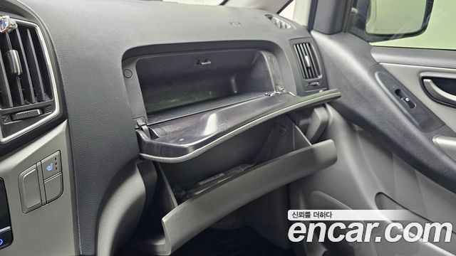 Hyundai Starex 2021 — photo 17