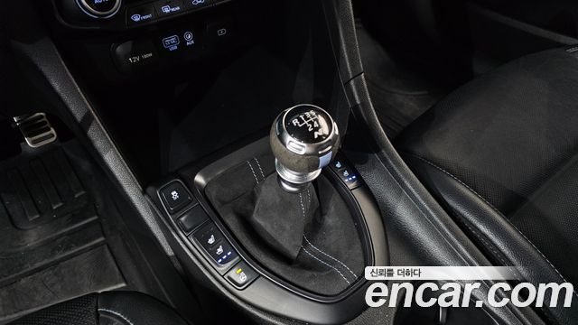 Hyundai Veloster 2019 — photo 9