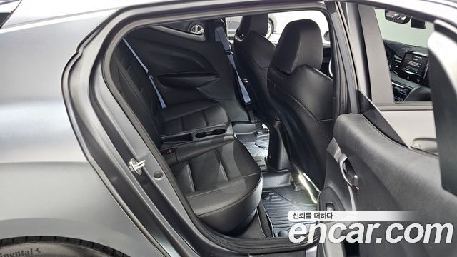 Hyundai Veloster 2019 — photo 12