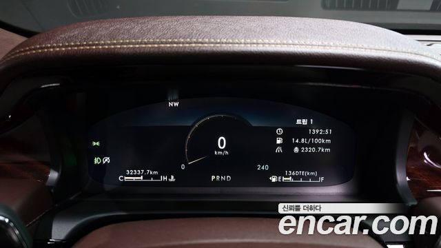 Lincoln Aviator 2022 — photo 8