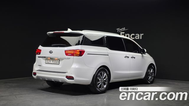 Kia Canival 2019 — photo 2