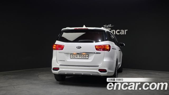 Kia Canival 2019 — photo 4