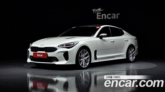 Kia Stinger 2023 — photo 1