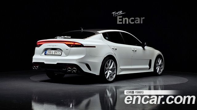 Kia Stinger 2023 — photo 2