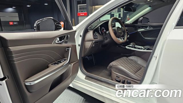 Kia Stinger 2023 — photo 11