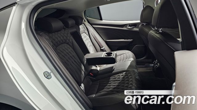 Kia Stinger 2023 — photo 12