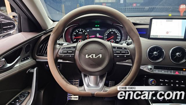 Kia Stinger 2023 — photo 13