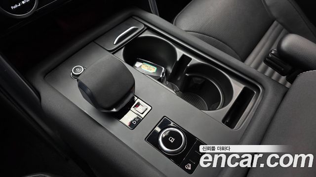 Land Rover Discovery 2023 — photo 9