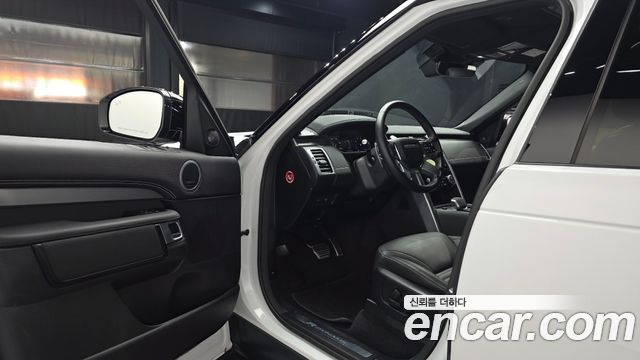 Land Rover Discovery 2023 — photo 10
