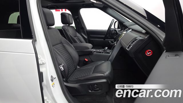 Land Rover Discovery 2023 — photo 11