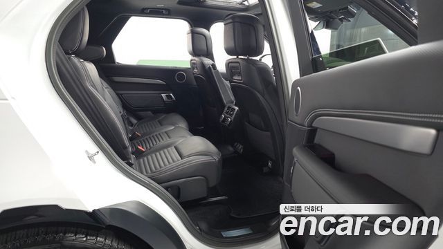 Land Rover Discovery 2023 — photo 12