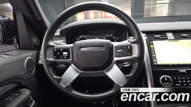 Land Rover Discovery 2023 — photo 13