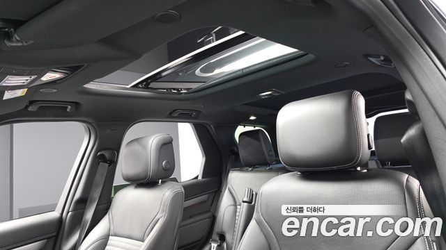 Land Rover Discovery 2023 — photo 18