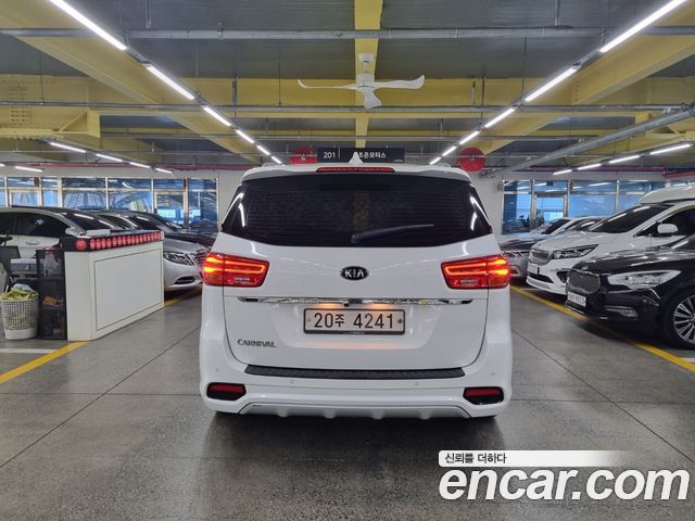Kia Canival 2019 — photo 2