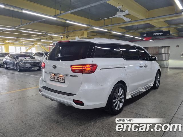 Kia Canival 2019 — photo 4