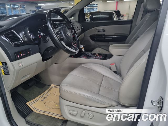 Kia Canival 2019 — photo 16