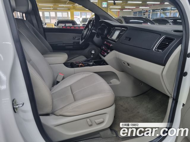 Kia Canival 2019 — photo 18