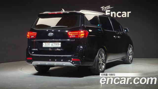 Kia Canival 2019 — photo 2