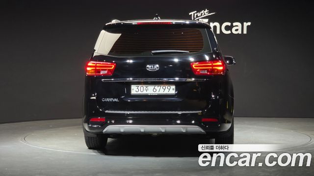 Kia Canival 2019 — photo 4