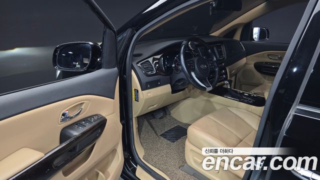 Kia Canival 2019 — photo 10