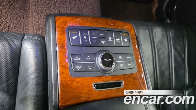 Hyundai Equus 2010 — photo 20