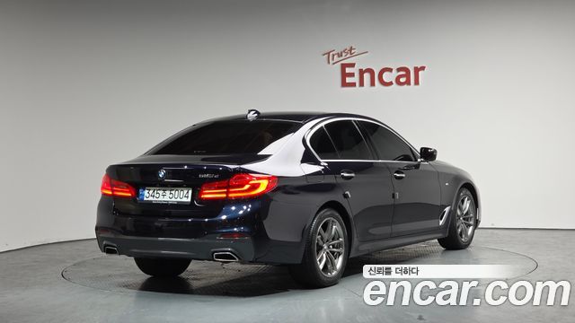 BMW 5-Series 2018 — photo 2