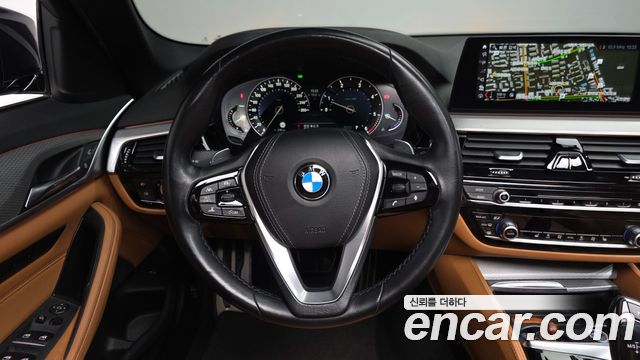BMW 5-Series 2018 — photo 13