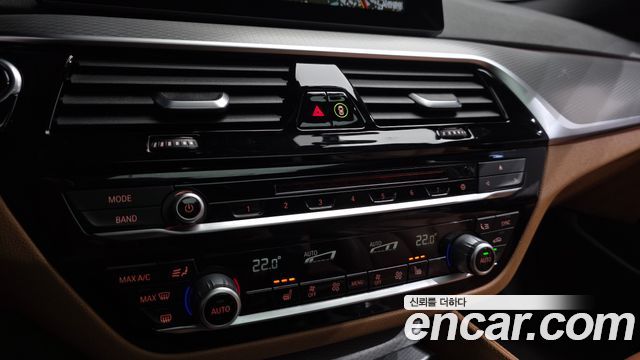 BMW 5-Series 2018 — photo 17