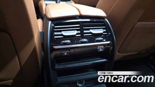 BMW 5-Series 2018 — photo 19