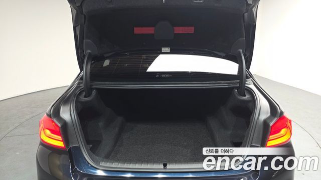 BMW 5-Series 2018 — photo 20