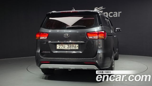 Kia Canival 2015 — photo 4
