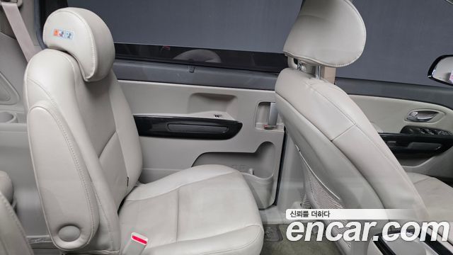 Kia Canival 2015 — photo 12