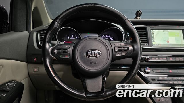 Kia Canival 2015 — photo 13