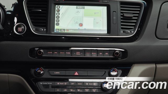 Kia Canival 2015 — photo 14