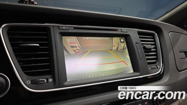 Kia Canival 2015 — photo 15