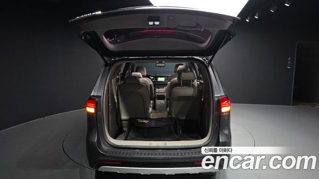 Kia Canival 2015 — photo 20